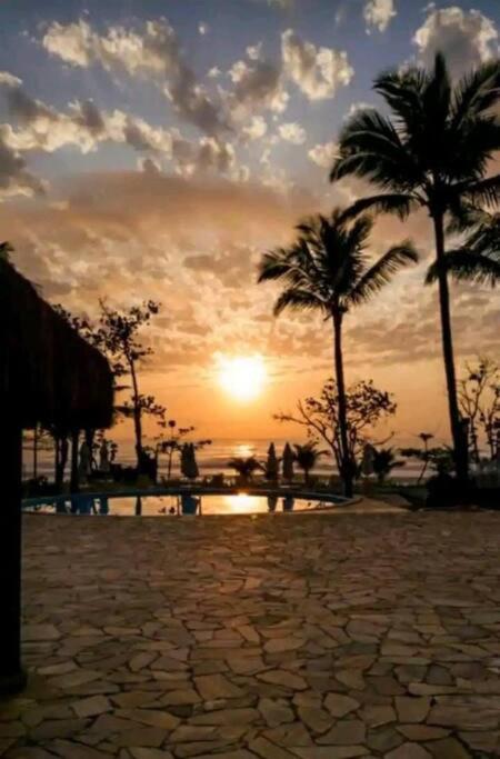 Excelente Nr 317, 2dormitorios, Pe Na Areia Toninhas Com Piscina Apartment