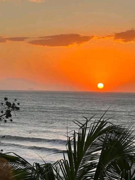 Excelente Nr 317, 2dormitorios, Pe Na Areia Toninhas Com Piscina Ubatuba